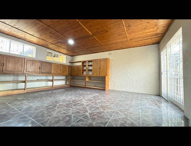 5 BEDROOM HOUSE FOR SALE IN RIDGEWAY